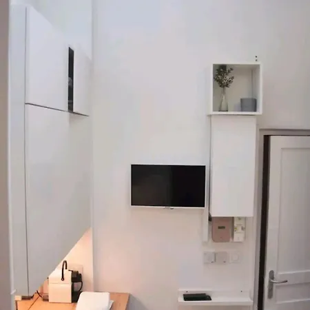 Au Coeur De Au Pied De Notre Dame Equipe Salle De Bains Wc Calme Clair Type Clim Ascenseur Apartment