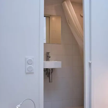 Au Coeur De Au Pied De Notre Dame Equipe Salle De Bains Wc Calme Clair Type Clim Ascenseur