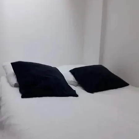 Apartment Au Coeur De Au Pied De Notre Dame Equipe Salle De Bains Wc Calme Clair Type Clim Ascenseur Paris