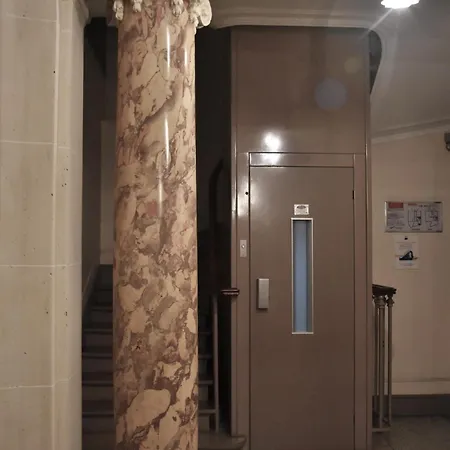 Au Coeur De Au Pied De Notre Dame Equipe Salle De Bains Wc Calme Clair Type Clim Ascenseur Apartment Paris