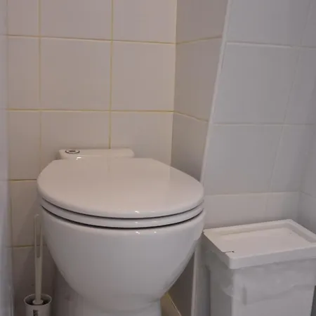 Apartment Au Coeur De Au Pied De Notre Dame Equipe Salle De Bains Wc Calme Clair Type Clim Ascenseur Paris